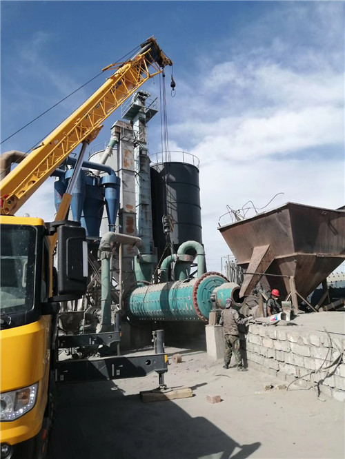 丽江市设备搬运等各类工程项目中，吊车起着关键作用